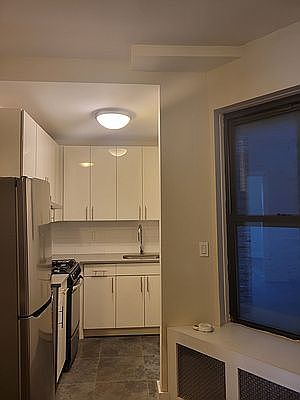 5th image of 548 E 82nd St APT 4A