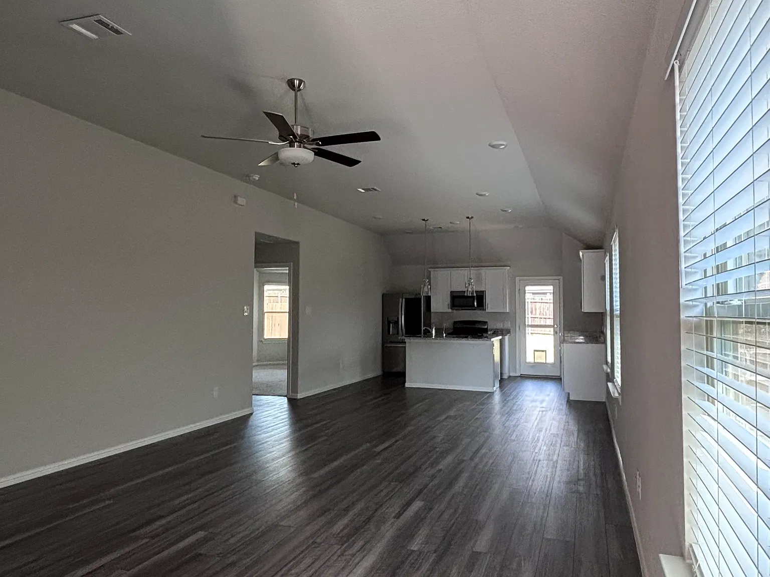 4 bed, 1840 sqft, $2,200 — Photo 3