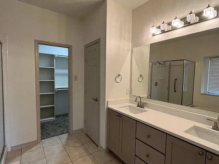 1200 Oakley Dr — Photo 8