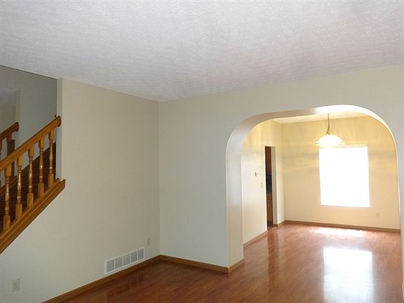 2nd image of 882 Briaro St