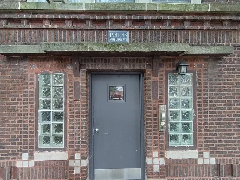 1943 W Chase Ave #2 — Photo 15