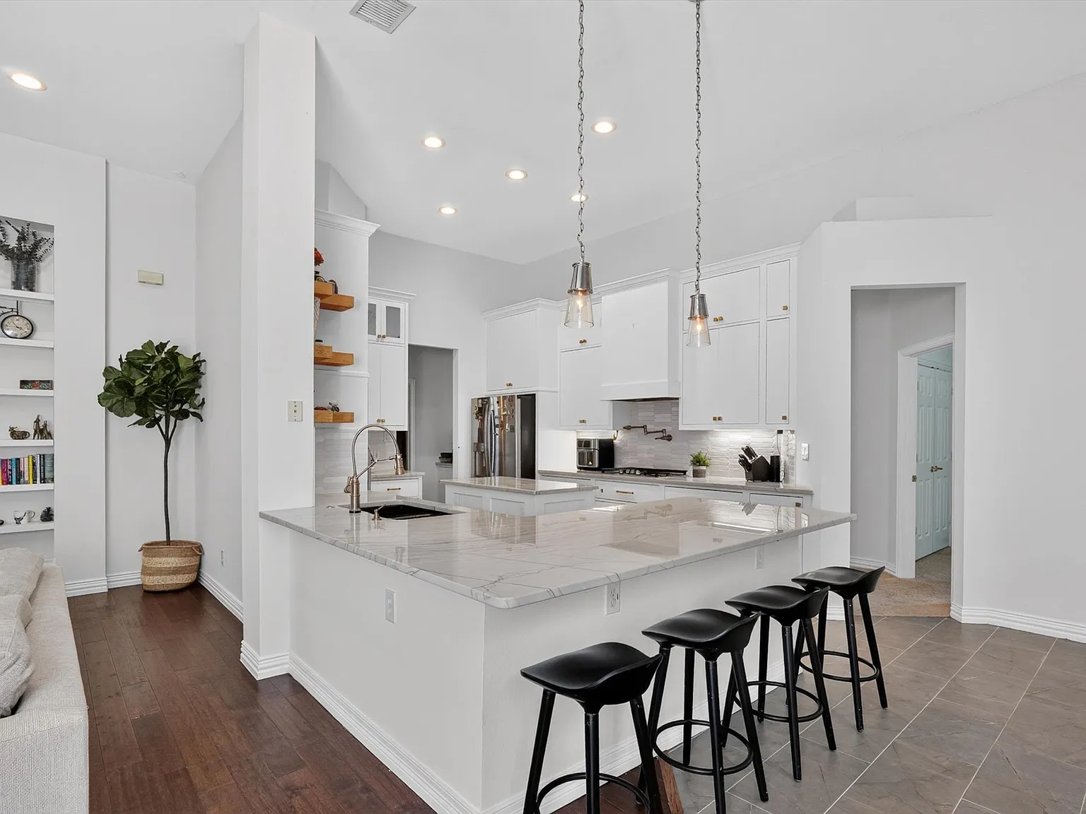 4 bed, 3070 sqft, $4,800 — Photo 3