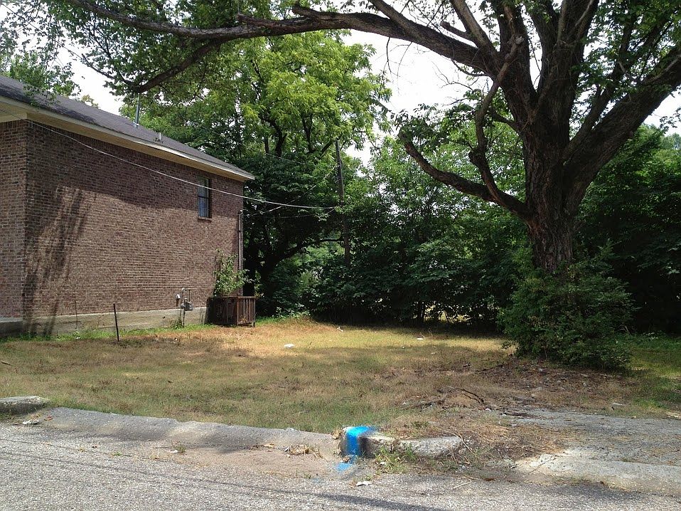 2nd image of 1502 Carnegie St