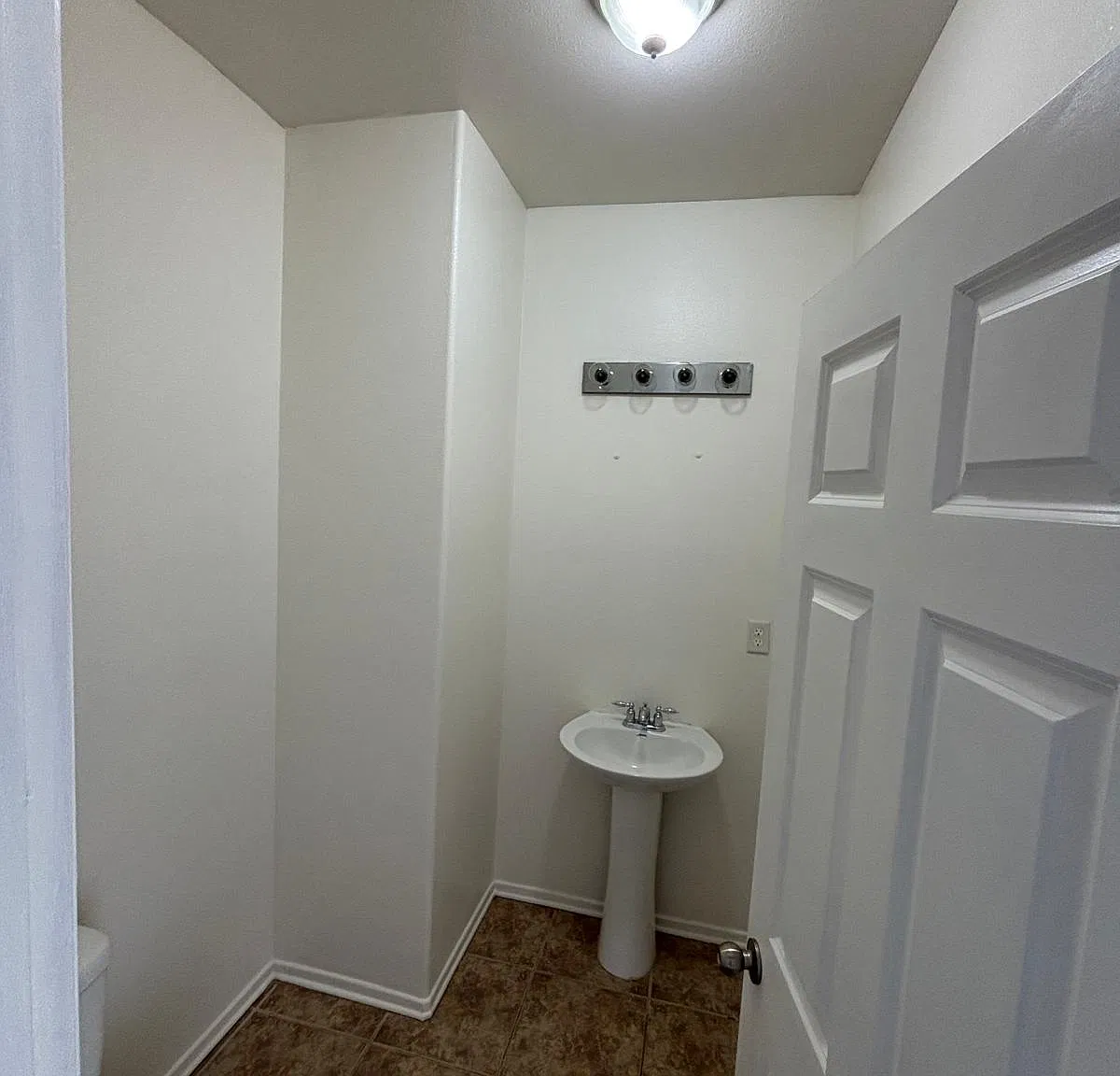 4 bed, 2064 sqft, $2,650 — Photo 3