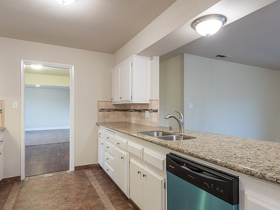 4th image of 4552 N Warren Ave