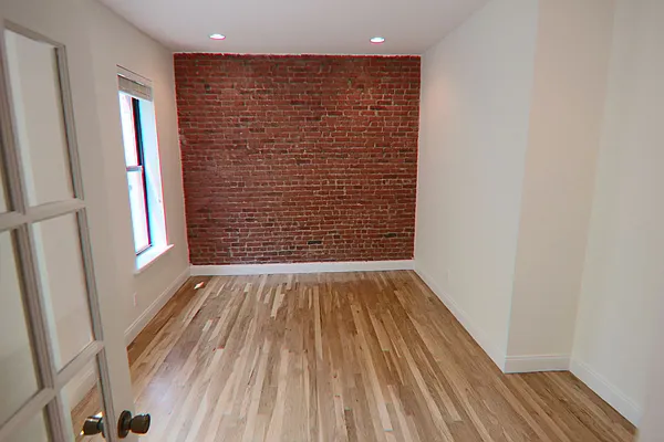 Rented by PMG Real Estate  | media 37