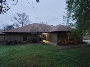 125 NE Timber Ridge Dr, Burleson, TX 76028