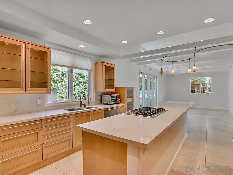 5247 Chelsea St — Photo 8