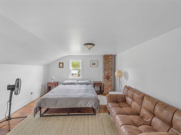 4th image of 364 Smith Rd