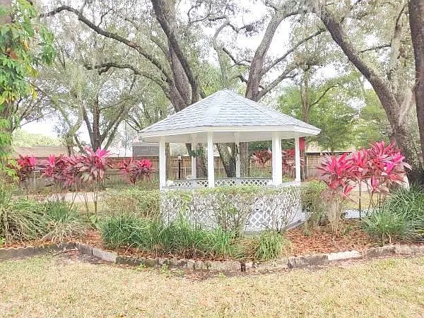 7 bed, 3759 sqft, $900 — Photo 3