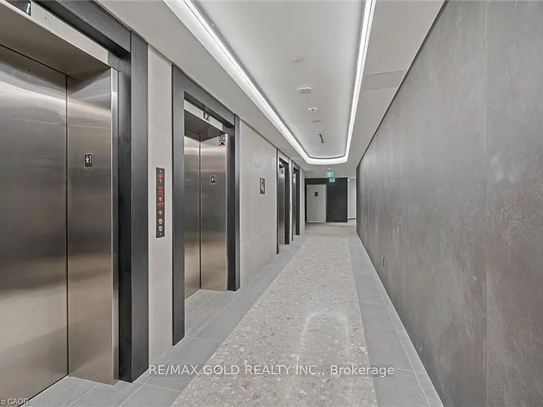 25 Wellington St S #2209 — Photo 8