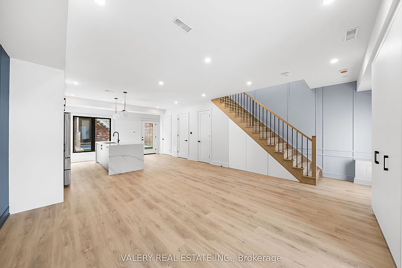 Toronto House for rent - 3 Bedrooms — photo 2