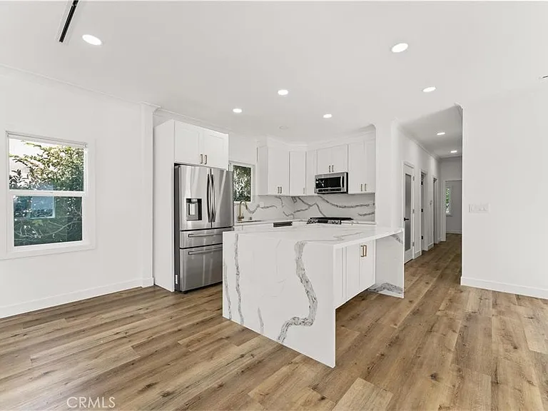 2216 Veteran Ave — Photo 7