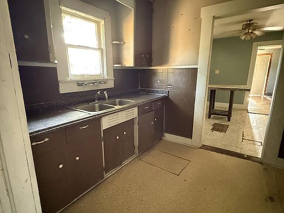 5th image of 1222 Orleans