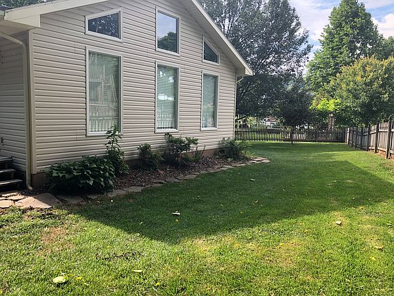3rd image of 1902 Woodland Ave