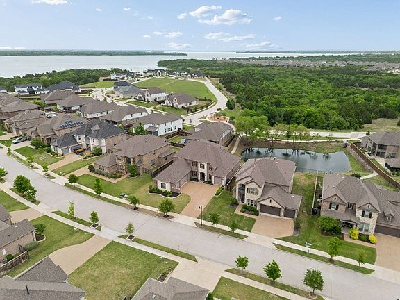 2nd image of 1429 Eminence Ln