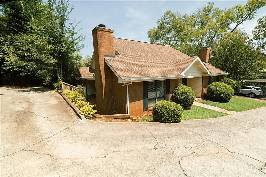 2 bed, 2.0 bath, 1739 sqft, $2,500 — Photo 2
