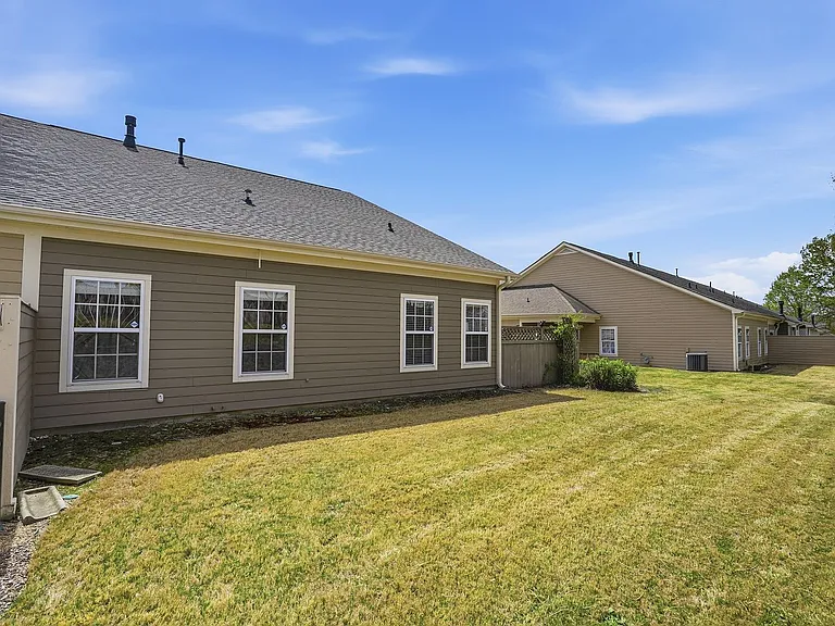 211 Louisville Dr — Photo 26