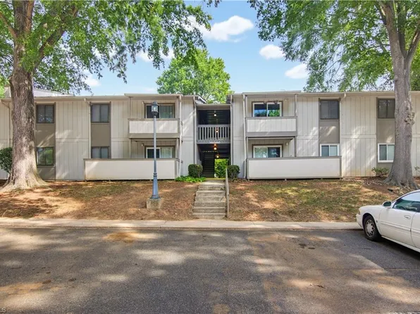 2235 Sunderland Rd APT 105C, Winston Salem, NC 27103