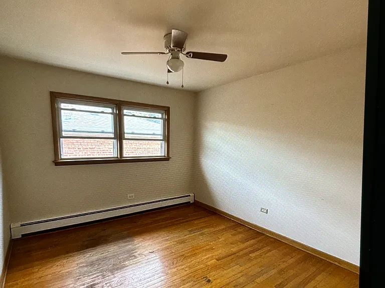 8015 S Komensky Ave — Photo 4