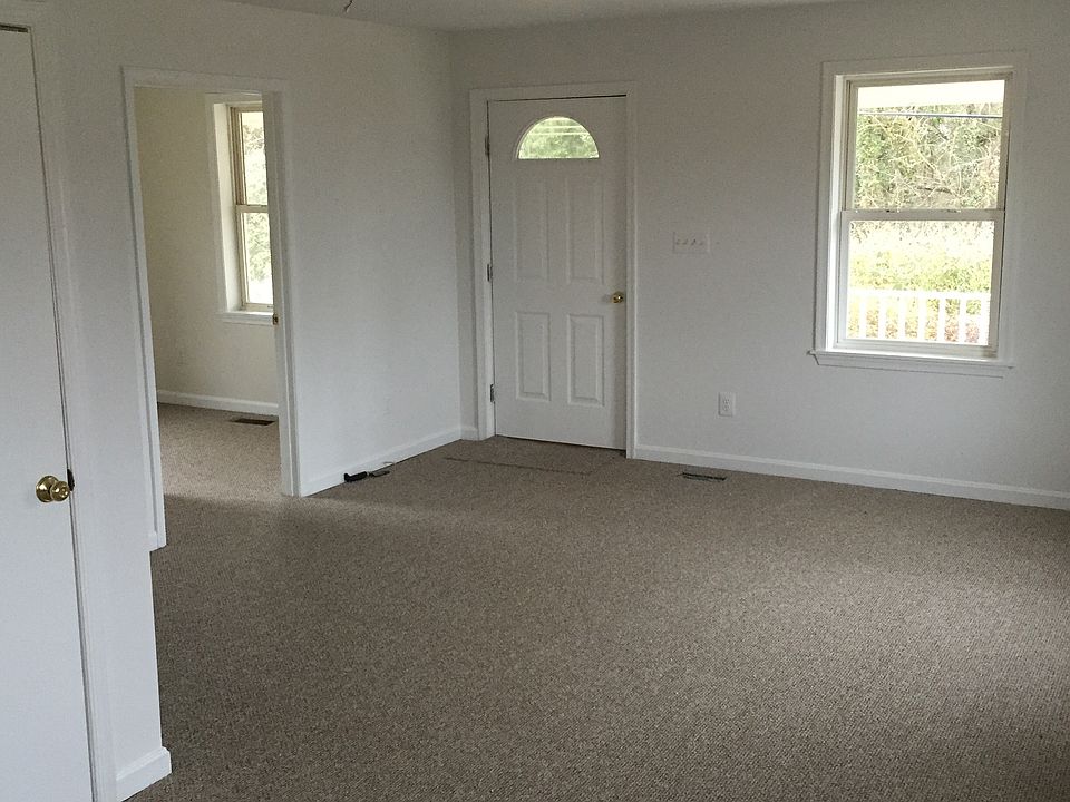 2nd image of 524 Falmouth St