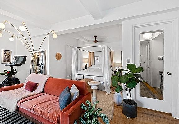 5th image of 405 W 23rd St APT 15A