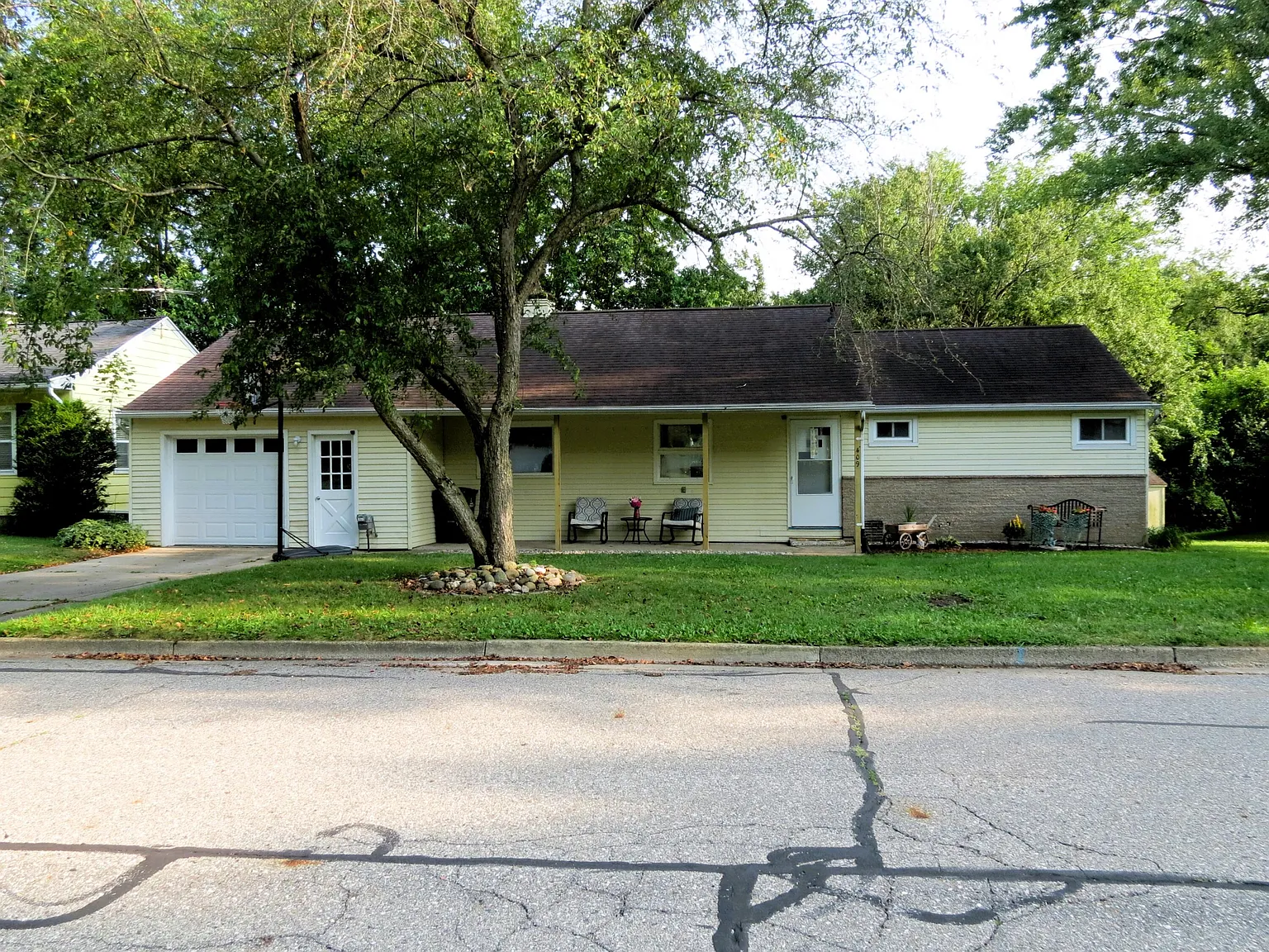 409 Washington St photo 1