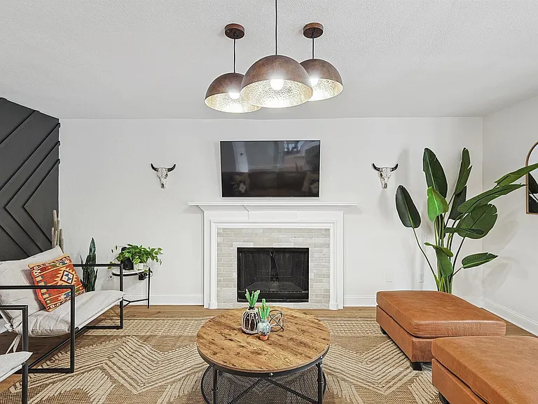 6872 Greenleaf Dr — Photo 6
