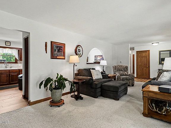3rd image of 643 Donovan Rd