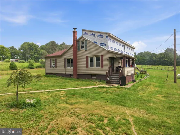 202 Red Rock Rd, Sugarloaf, PA 18249