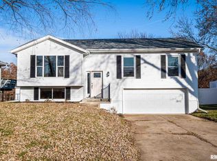 109 Kickapoo Dr, East Peoria, IL 61611