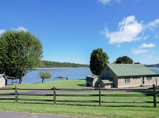 2464 Roundhouse Rd, Dandridge, TN 37725