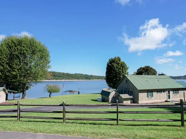 2464 Roundhouse Rd, Dandridge, TN 37725