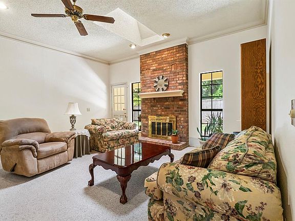 4th image of 106 Park Cir