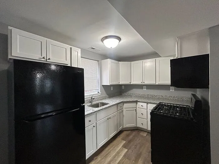 1200 E Madison St — Photo 3