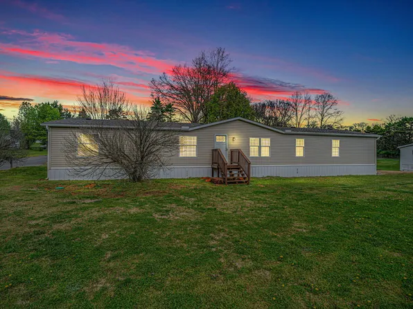 4504 Winslow Dr, Strawberry Plains, TN 37871