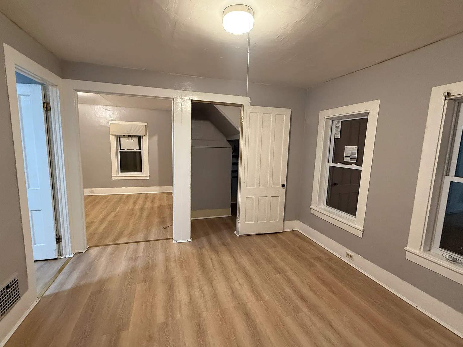 2 bed, 1000 sqft, $1,200 — Photo 2