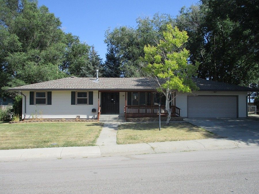1st image of 826 S 1st St