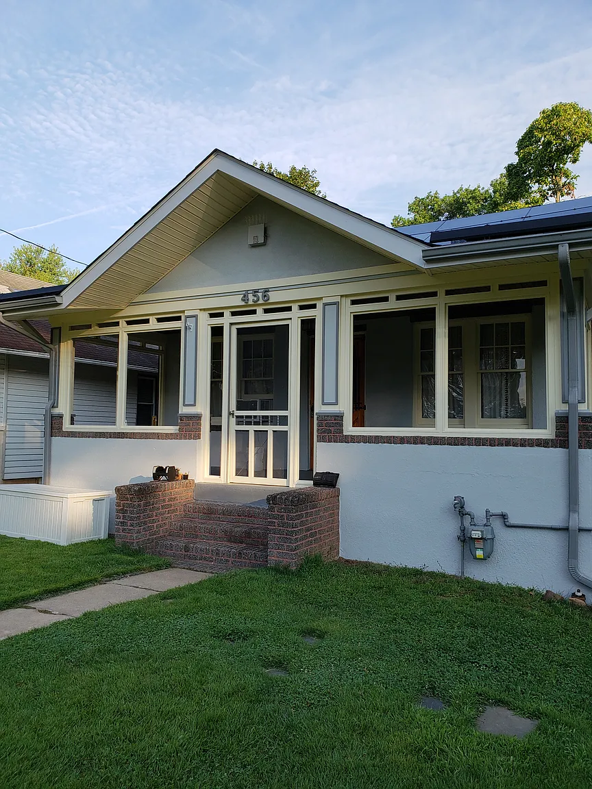 456 Fairview Ave photo 1