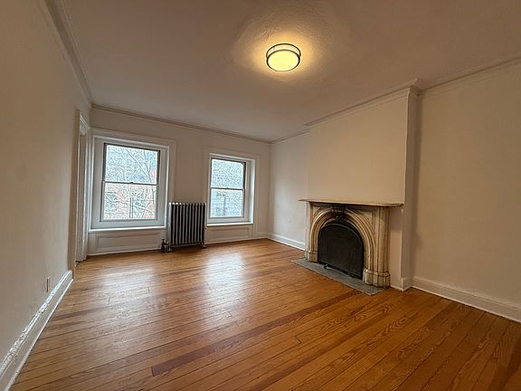4th image of 218 E 12th St APT 4