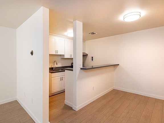 5th image of 324 W Olympic Pl #102