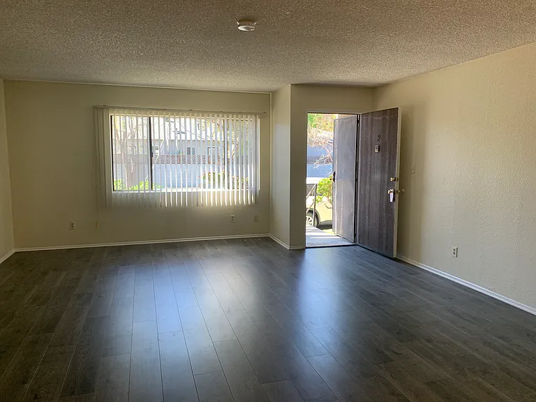 14259 Burbank Blvd #2 — Photo 7