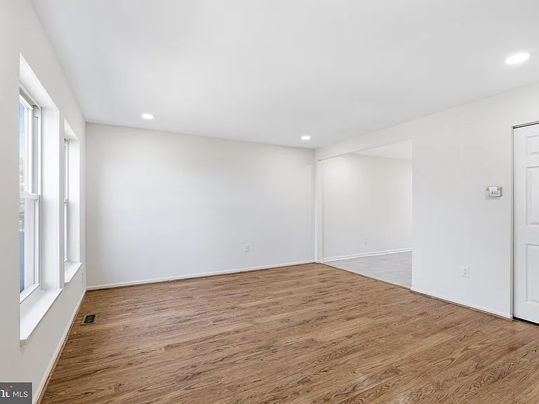 102 N Duke Dr — Photo 13