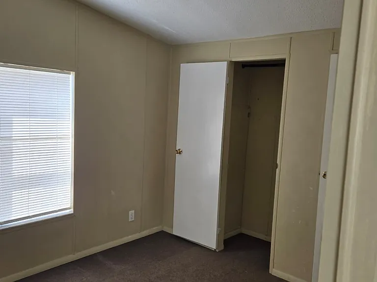 910 W Maxanna Blvd — Photo 5