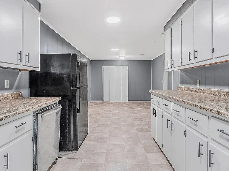 1219 N Parker St — Photo 17