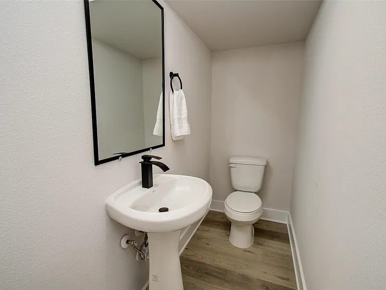 2626 W Tidwell Rd #B — Photo 14