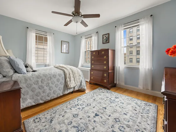 9221 Ridge Boulevard image 8 of 12