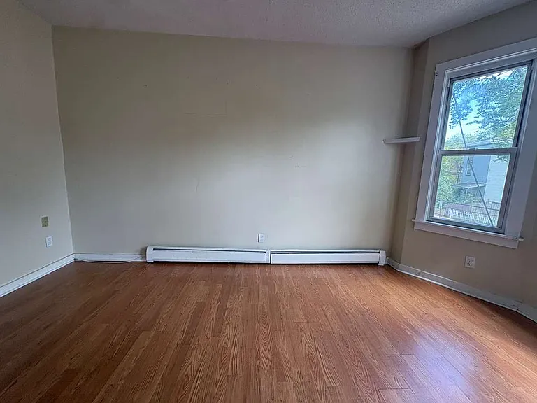 59 Derby Ave #2R — Photo 5