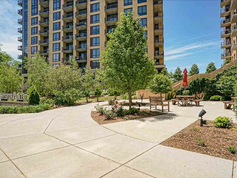 625 N Segoe Rd — Photo 32