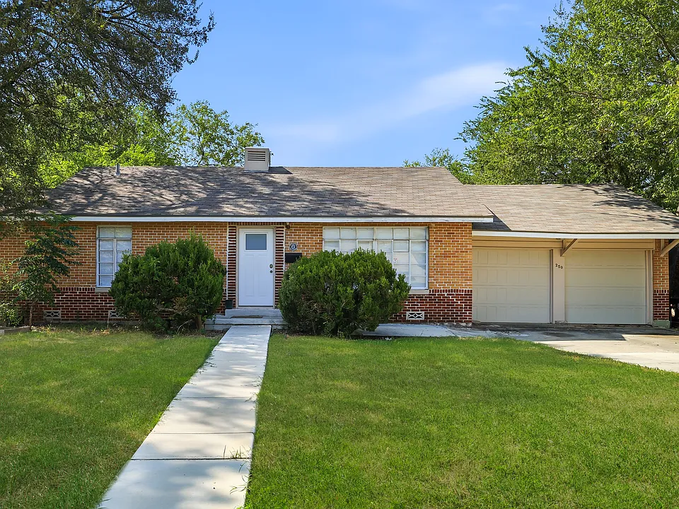 250 Thorain Blvd